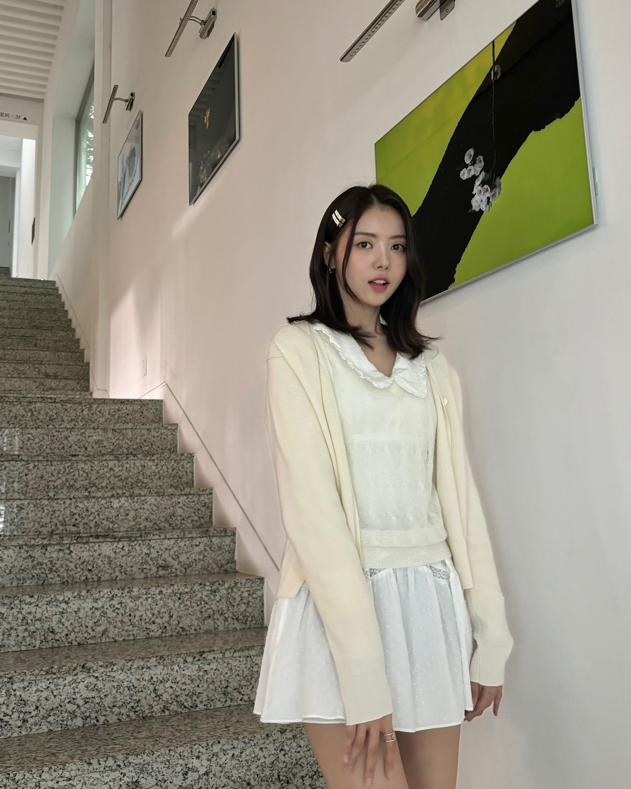 임나영, 청순미 넘치는 미니스커트 룩