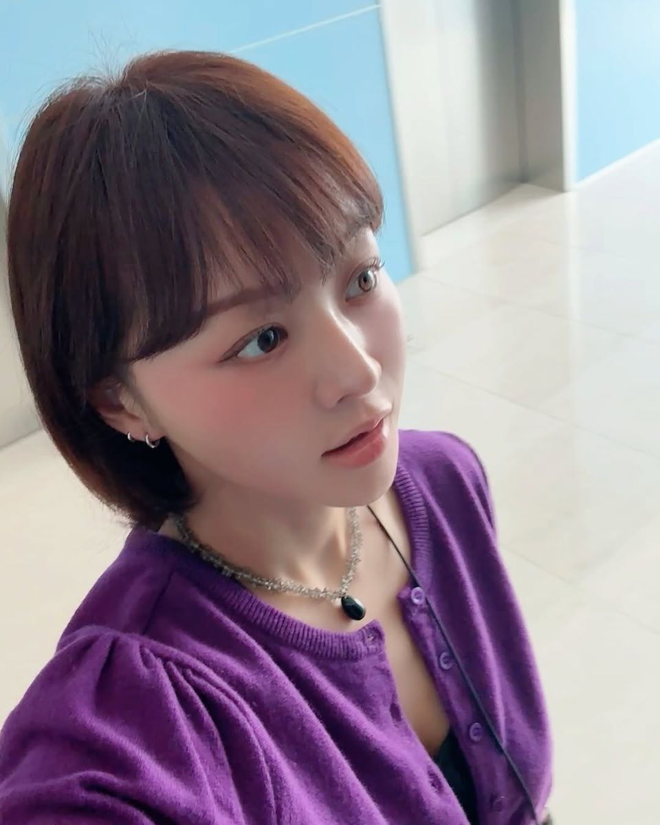 임지현, 퍼플 가디건으로 완성한 오피스 시크룩