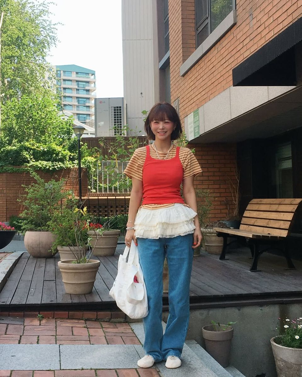 임지현, 레이어드룩에 러플 포인트까지…러블리 캐주얼의 정석