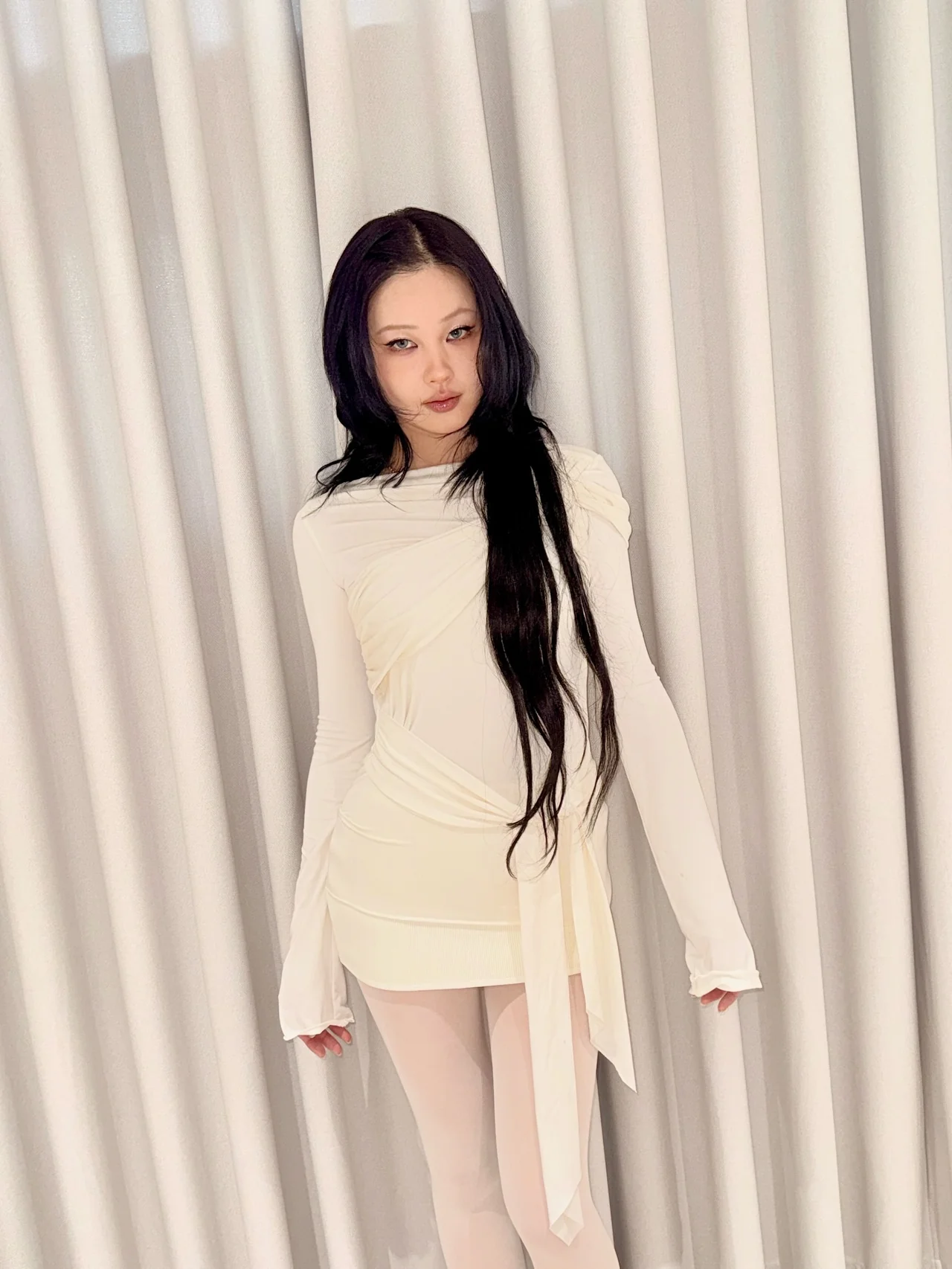 #Y3KArtist | A mysterious aura completed with a white look that contrasts with black hair