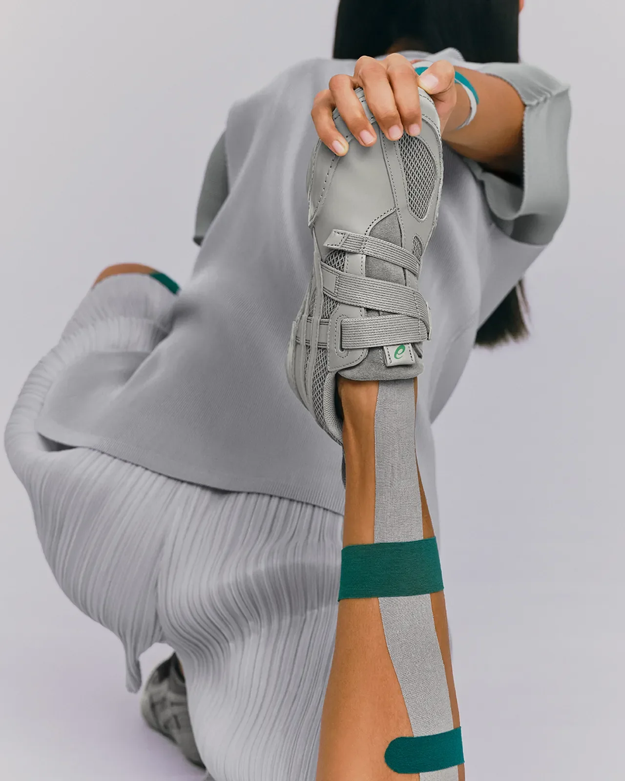 The HYPER TAPING™’s signature elastic band design | An artful structure that wraps the foot and changes the way it feels. /Photo: ASICS